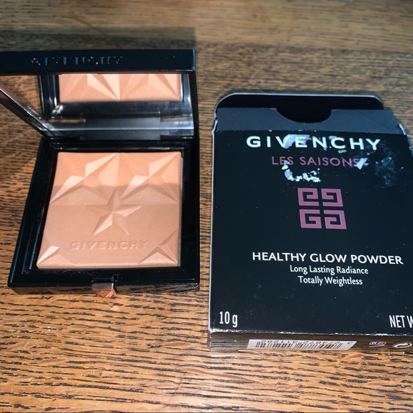 Givenchy Other - GIVENCHY POUDRE BONNE MINE 02 NEW
